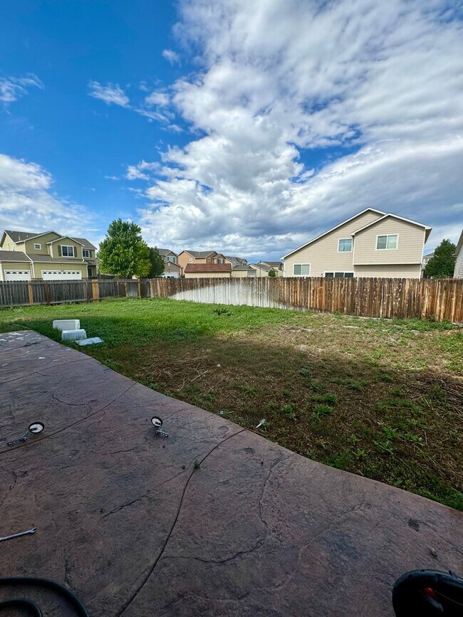 Building Photo - Spacious 3 Bedroom in Lorson Ranch