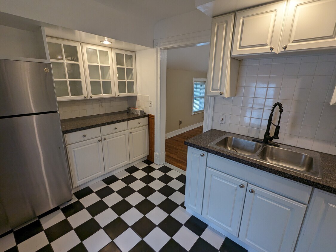 Primary Photo - 106 N Alp St