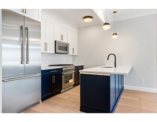 Foto principal - 142 Pleasant St