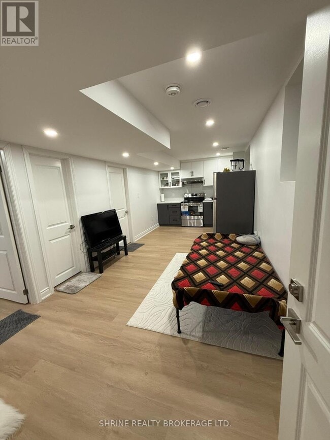 Building Photo - 166 Byers St