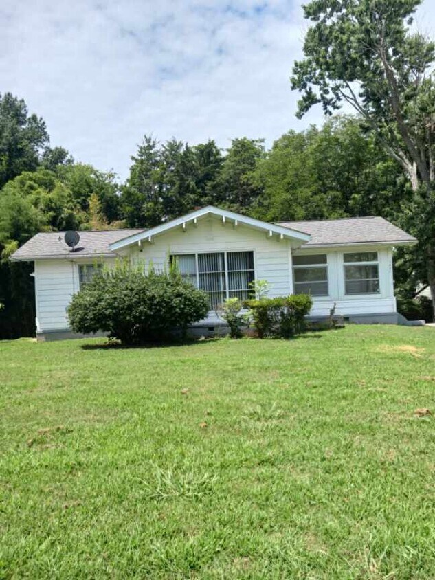 Foto principal - 1421 Claiborne St