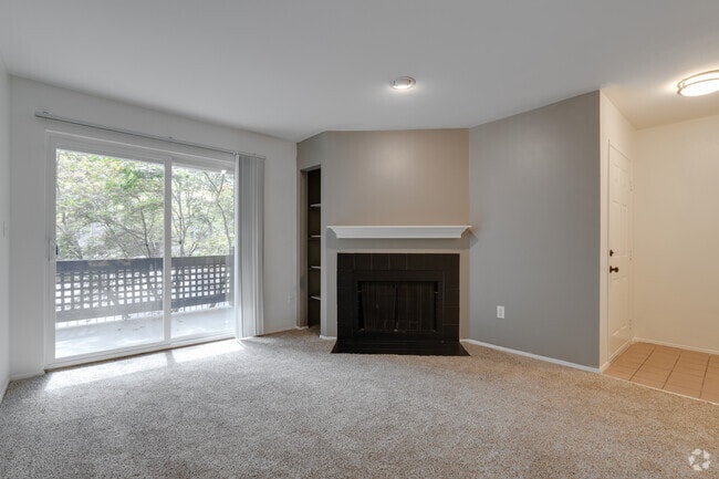 2BR, 1.5BA - 994SF - Living Room - Stratford Apartments