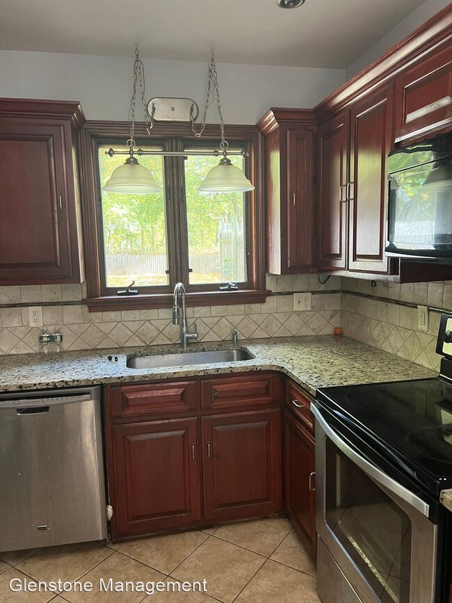 Building Photo - 3 br, 1 bath House - 149 Woodland Street