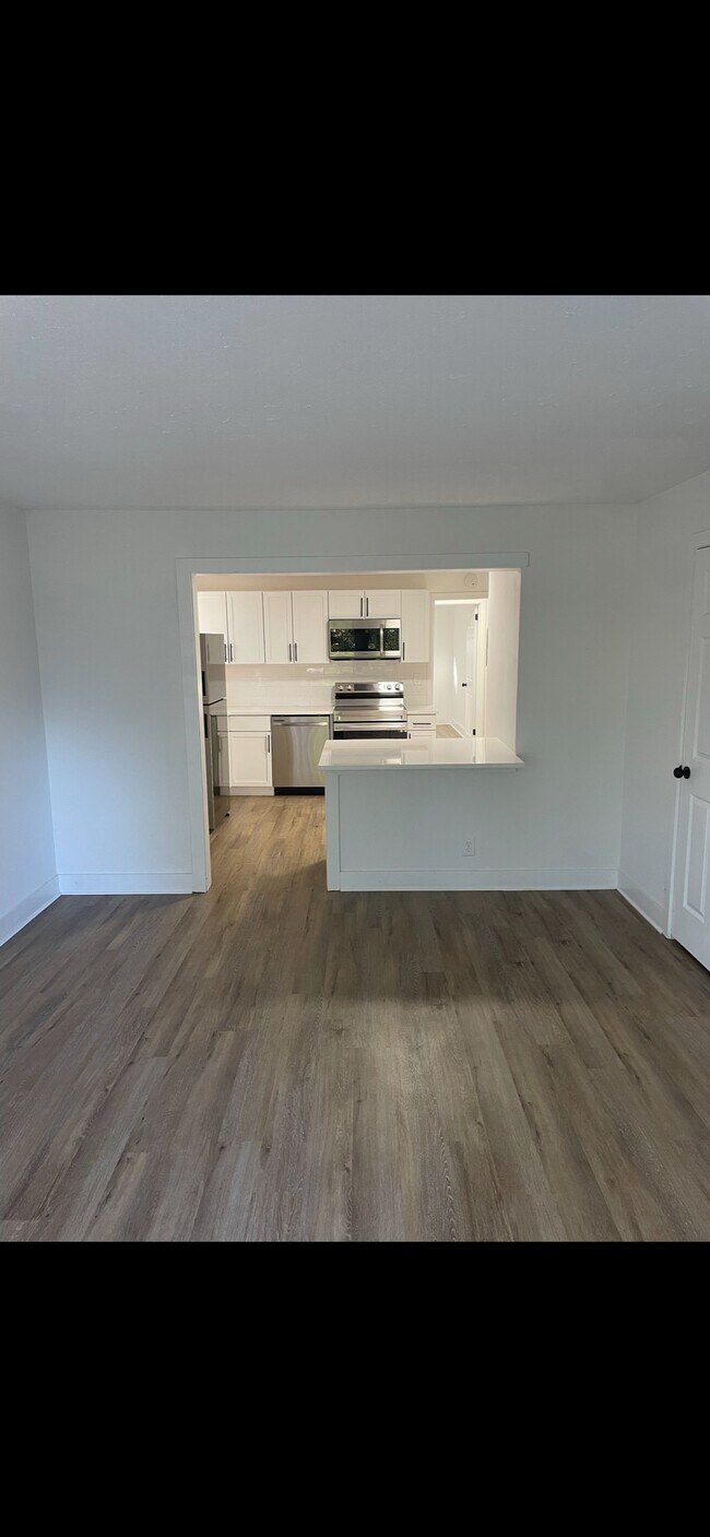 Building Photo - 203 Rosebank Ave