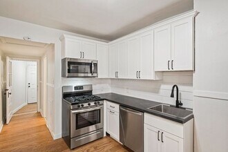Building Photo - 44 Saratoga Ave