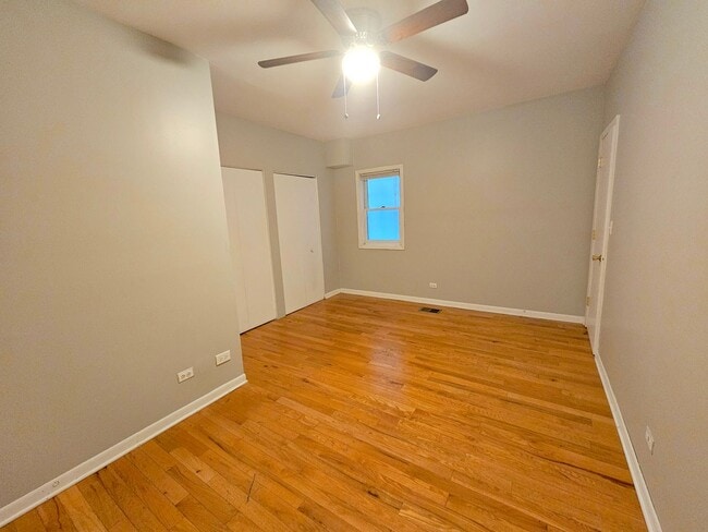 Foto del edificio - 2420 N Greenview Ave