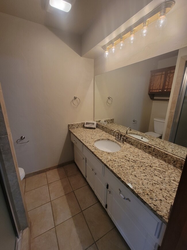 Foto del edificio - 813 Waterview Rd