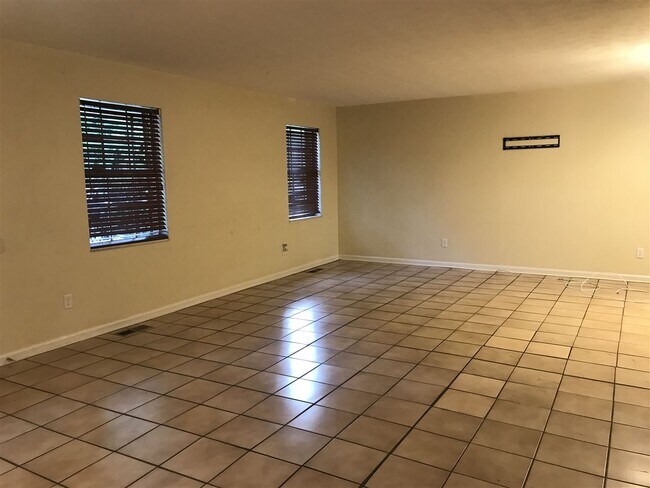 Foto del edificio - 2506 Waldemar Ln