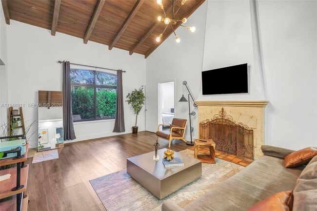 Foto del edificio - 870 NE 82nd St