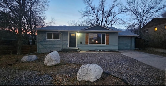 Building Photo - 2226 N Circle Dr