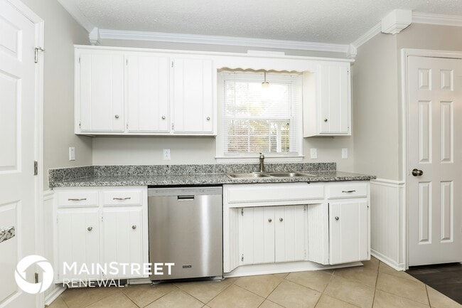 Building Photo - 324 Mayflower Dr