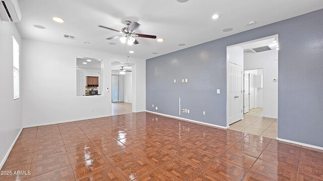 Foto del edificio - 8012 S 70th Dr