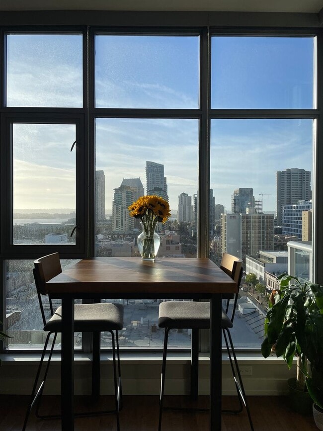 Foto del edificio - San Diego Downtown  Gaslamp Quarter Furnished  Studio -Available NOW!