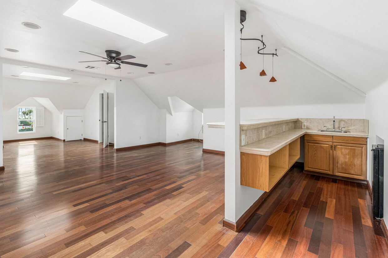Foto principal - 2084 Kearney Ave