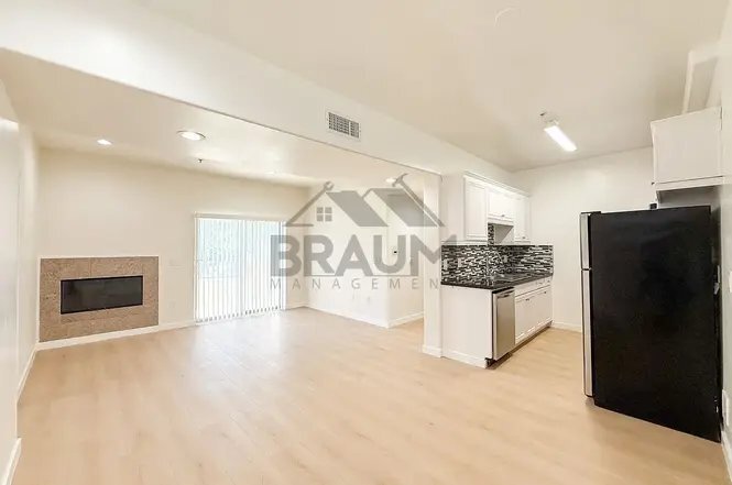 Building Photo - 10849 Fruitland Dr