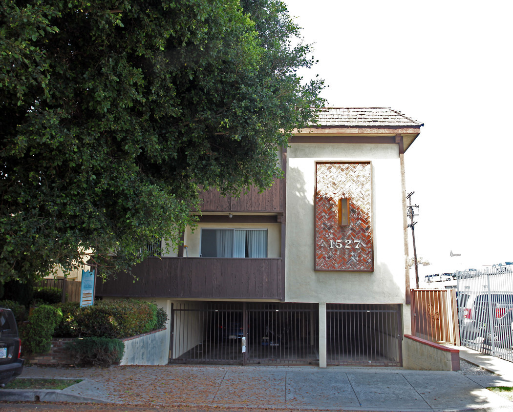 Building Photo - 1527 Granville Ave