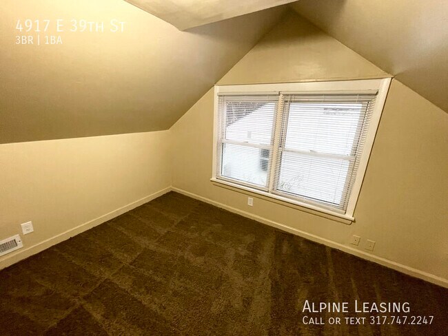 Foto del edificio - 3 Bedroom spacious backyard; plenty of roo...