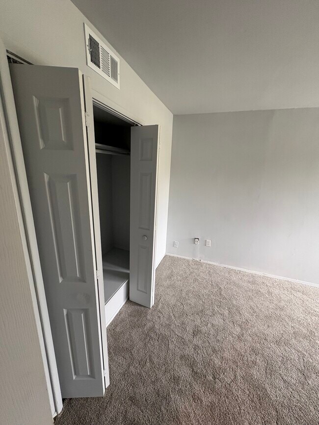 Photo - 576 Wilson Bridge Dr Apartments