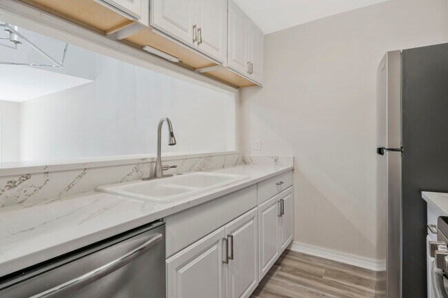 Foto del edificio - 4221 Brookside Dr