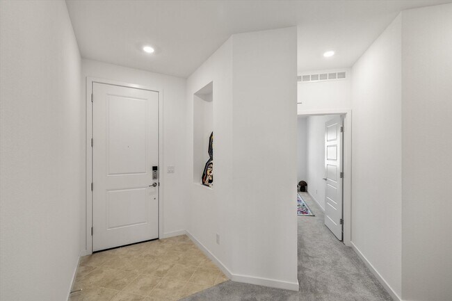 Foto del edificio - Spacious 3-Bed, 2-Bath Home with 2-Car Garage & Open Floor Plan