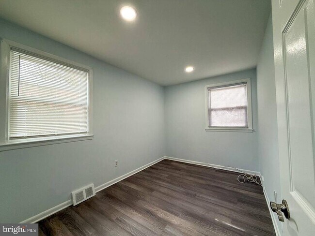 Foto del edificio - 7028 Valley Ave