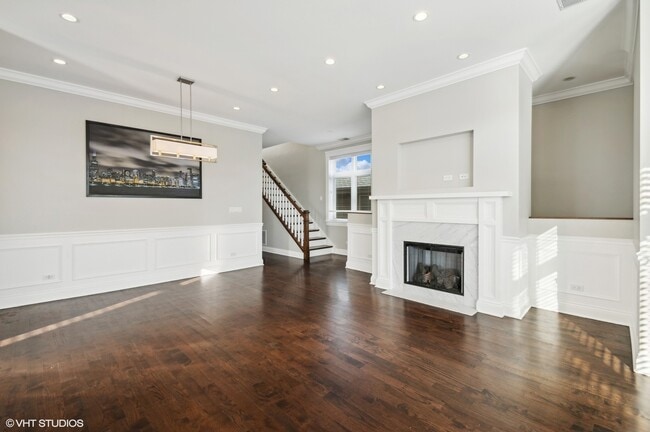 Building Photo - 3518 N Wilton Ave