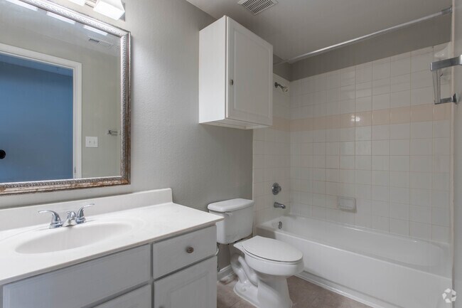 2 BR, 2 BA - 1096 SF - Mirabella