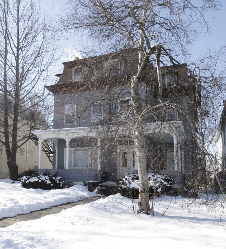 Building Photo - 64 Dehart Pl