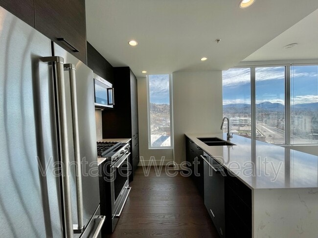 Building Photo - 1191-1191 Sunset Dr