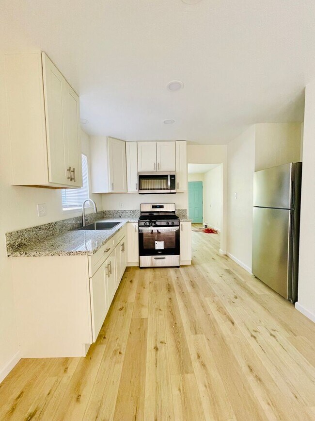 Foto del edificio - Charming Modesto Duplex