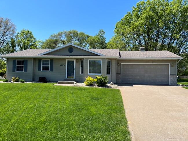 Building Photo - 2818 S Cedar Ave