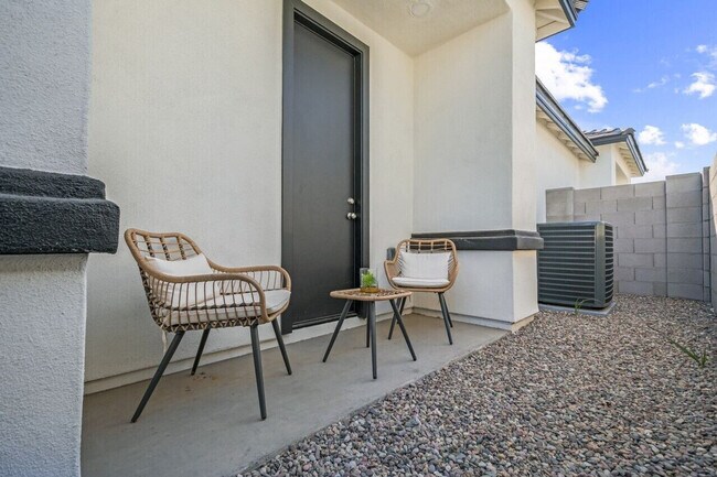 Foto del edificio - 6612 W Paradise Ln