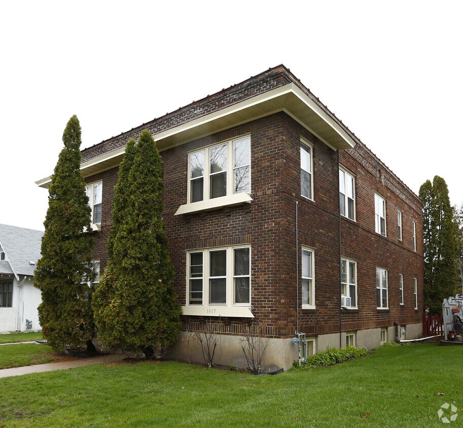 Building Photo - 1917 Grand Ave