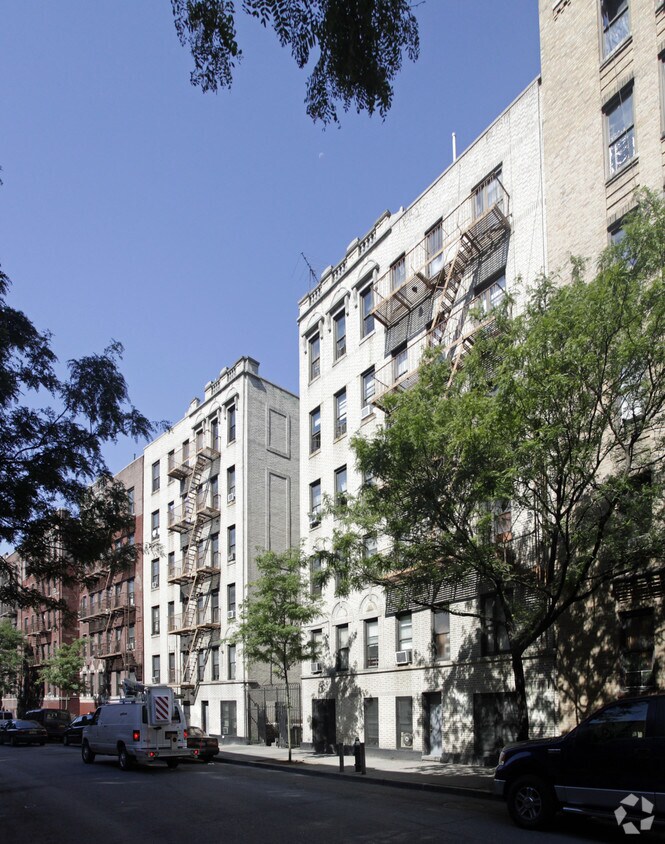 Foto del edificio - 2685 Valentine Ave