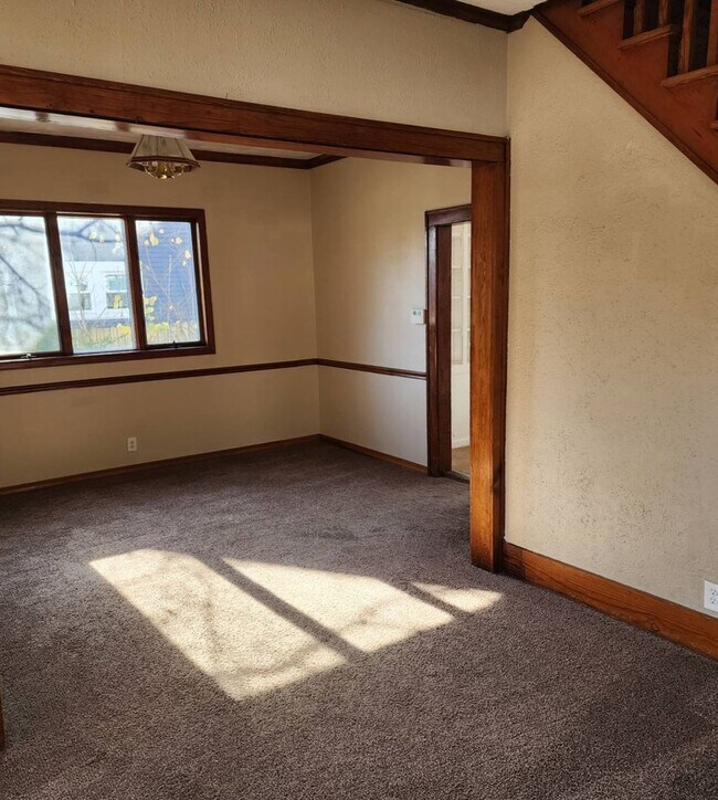 Building Photo - BELOW MARKET RENT!