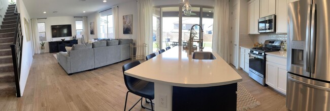 Building Photo - SPACIOUS 4 BEDROOM 3 FULL BATH HOME