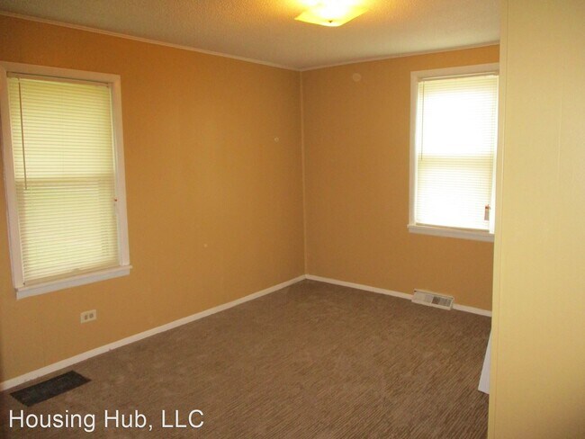 Building Photo - 3 br, 1 bath House - 2205 Minnehaha Ave E