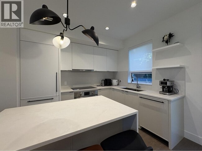 Building Photo - 990 W 52nd Ave