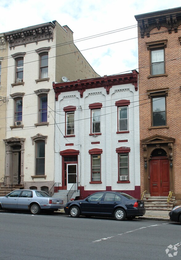Building Photo - 55 Ten Broeck St