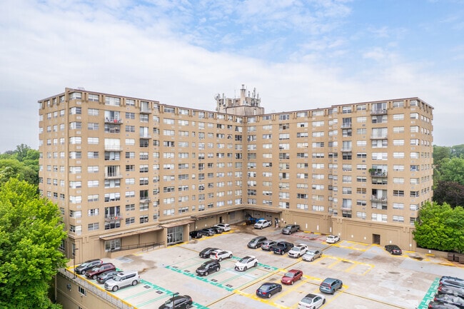 Building Photo - Radnor House
