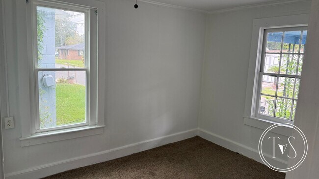 Foto del edificio - MOVE IN SPECIAL: $1000 OFF 1st MONTH'S RENT** and RATE DROP ALERT (was $1600/month)!