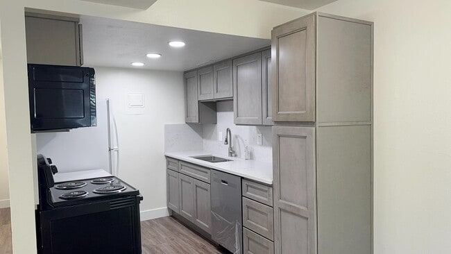 Building Photo - 362 E 1500 S