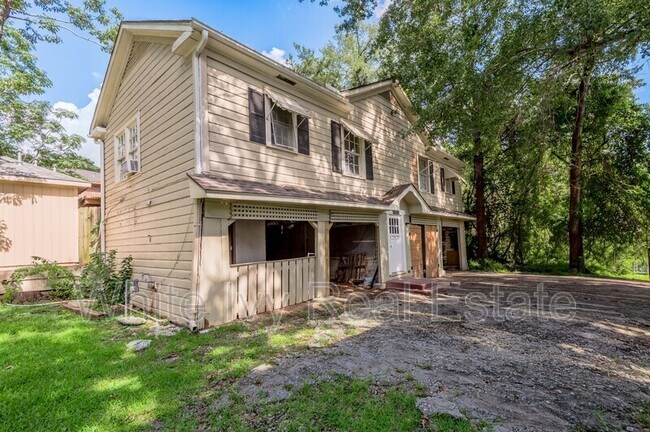 Building Photo - 811 Sam Houston