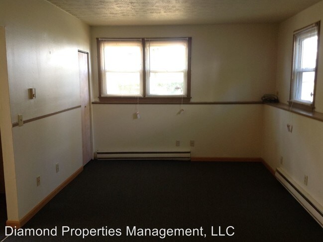 Building Photo - 653 Middletown Ave