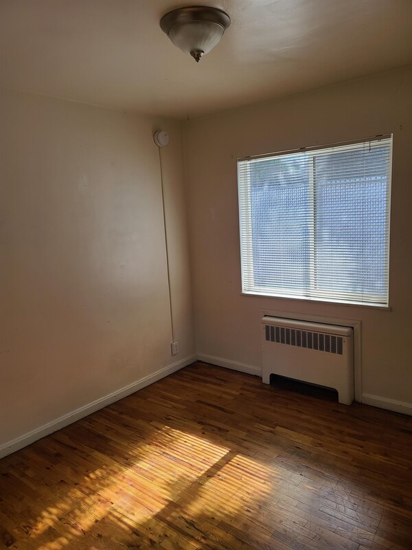 Building Photo - 956 E 600 S
