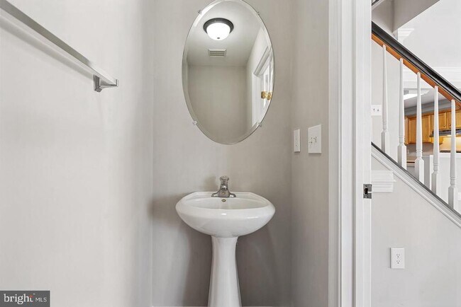 Foto del edificio - 853 Gallows Ct