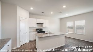 Foto del edificio - 14211 Yukon Blvd