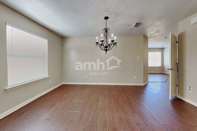 Building Photo - 9031 Ferndale View Dr