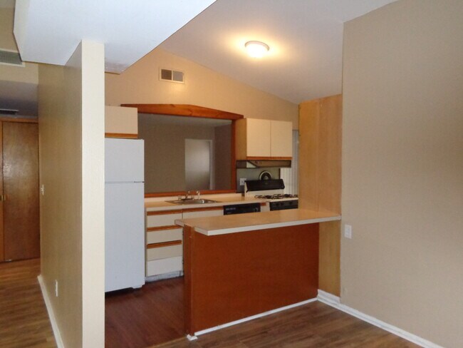 Building Photo - 355 Allen Dr