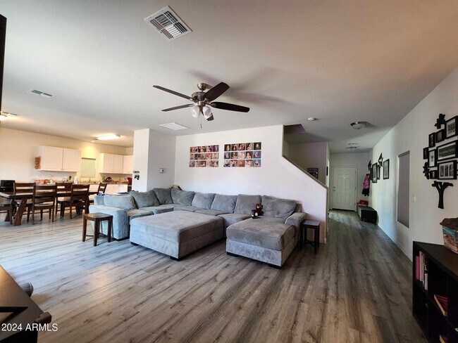 Foto del edificio - 45319 W Rhea Rd